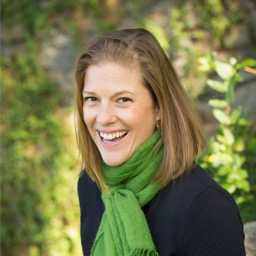 Headshot photo of Emily Lenzner